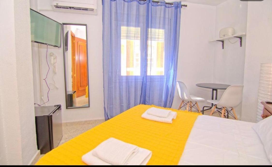 Low Cost Rooms Malaga River Exterior photo
