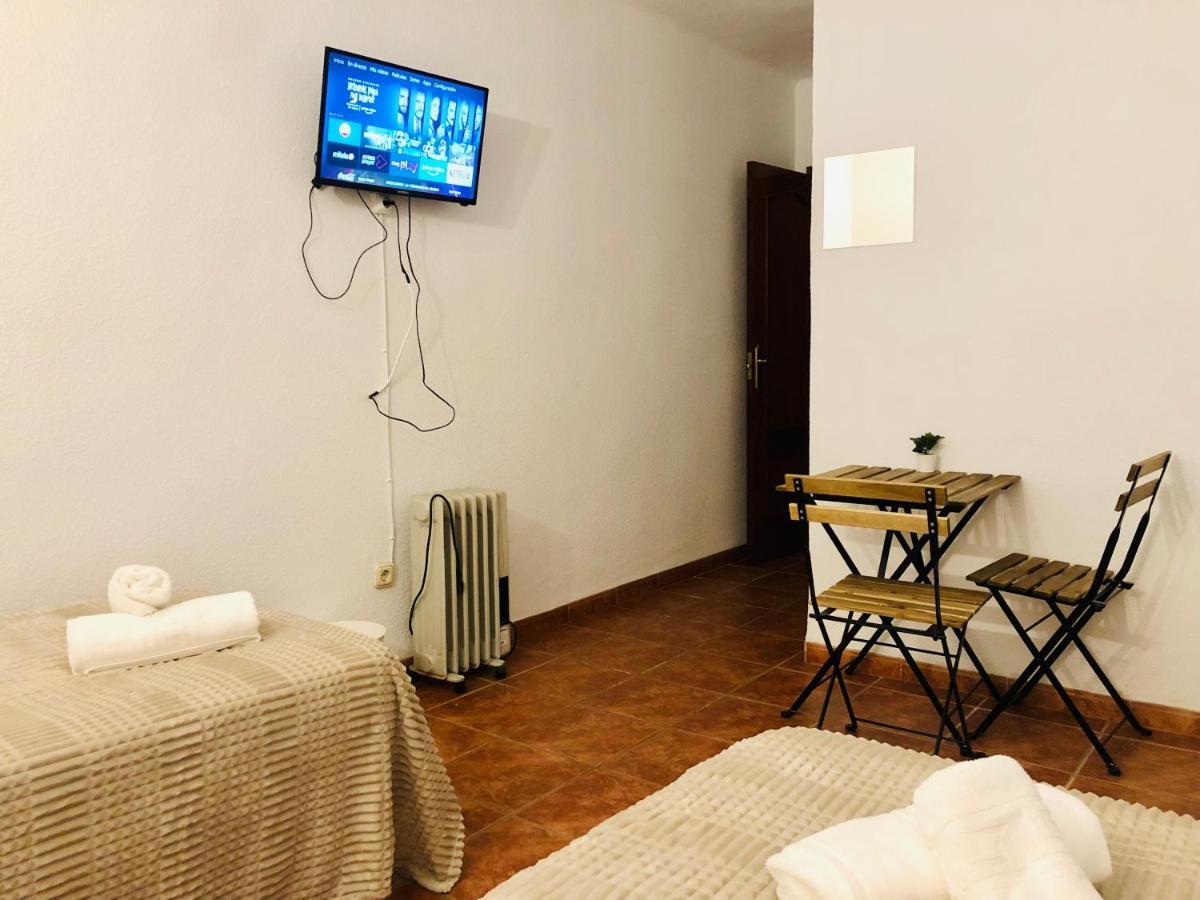 Low Cost Rooms Malaga River Exterior photo