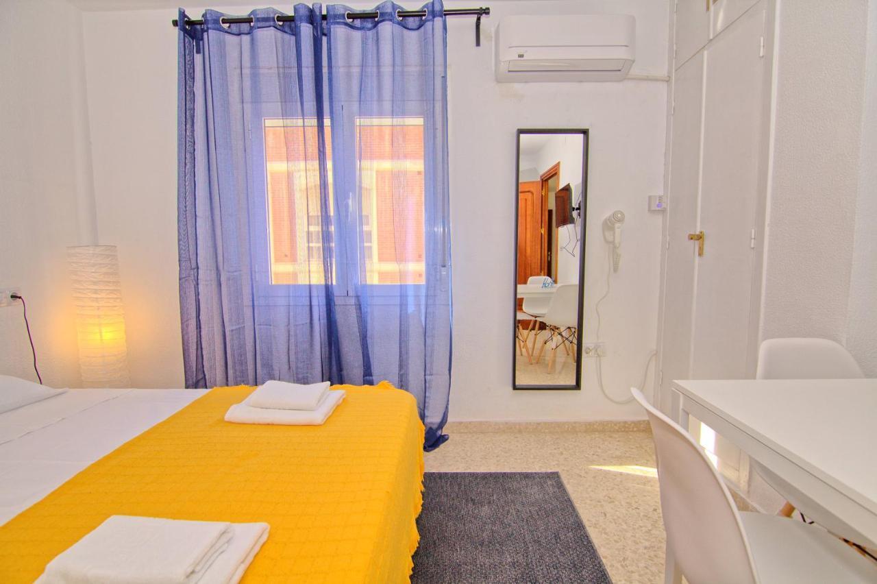 Low Cost Rooms Malaga River Exterior photo