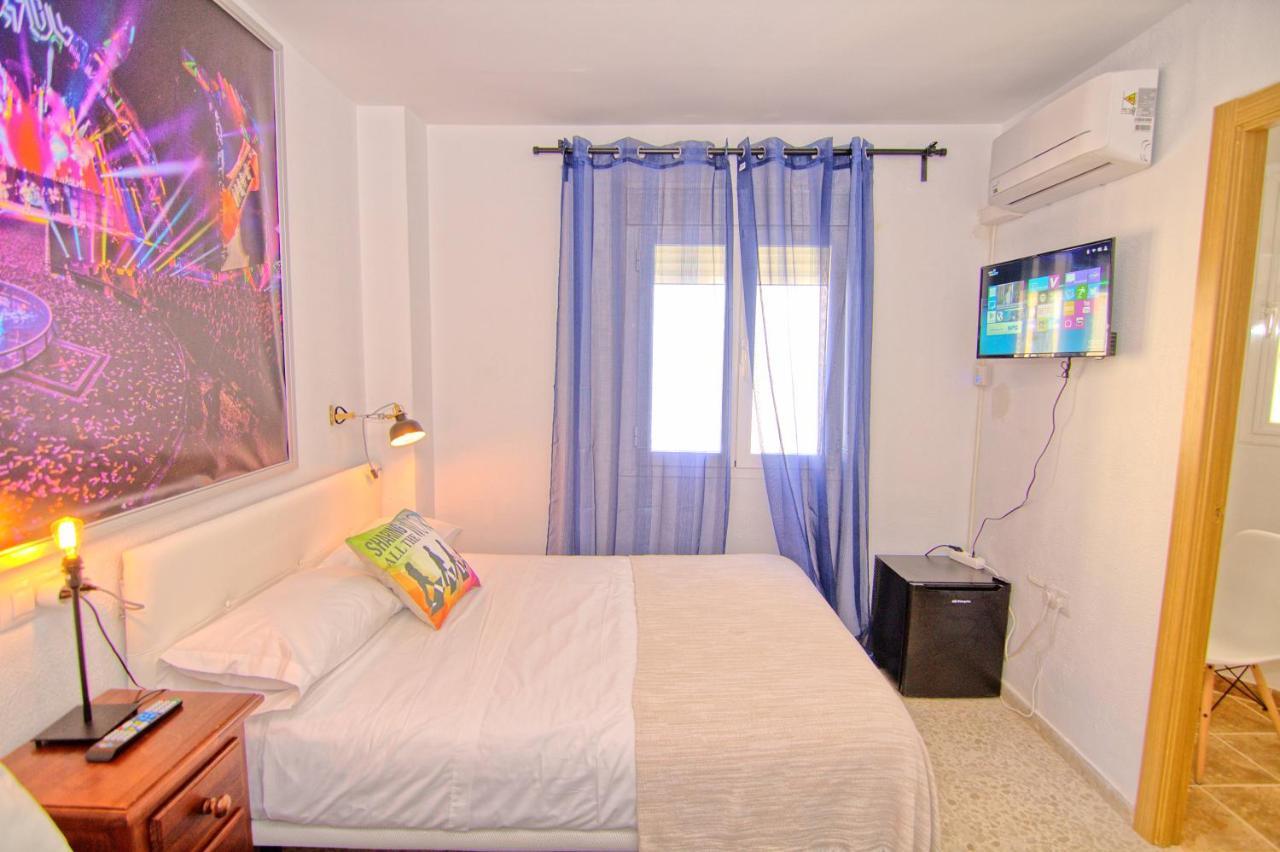 Low Cost Rooms Malaga River Exterior photo